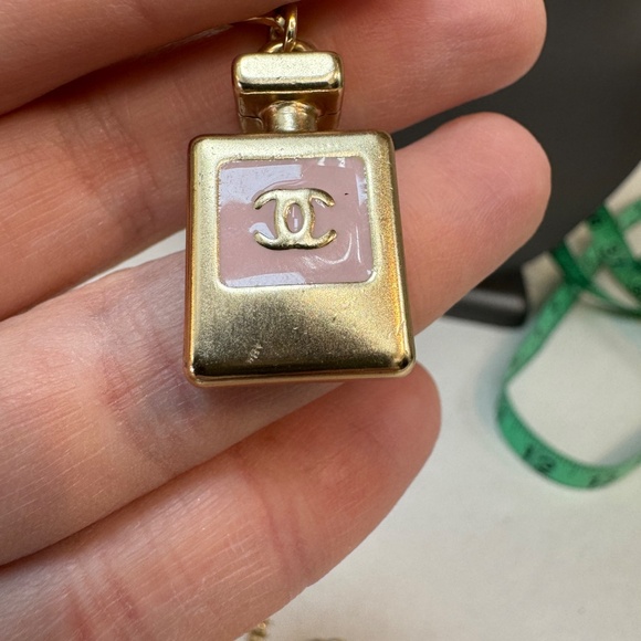 Vintage CHANEL Charm Necklace - Pink Enamel, Made in Italy - Picture 12 of 13